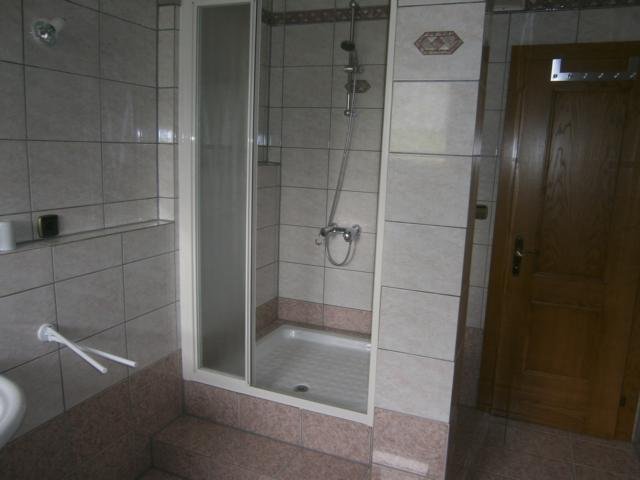 Bad mit großer Dusche